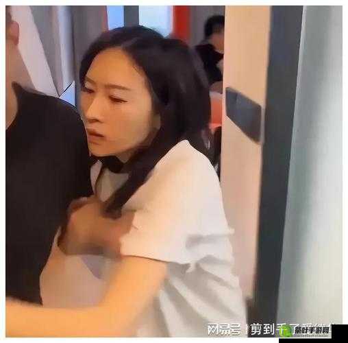 绿帽人妻母狗的悲惨生活：被丈夫和儿子背叛后的沉沦